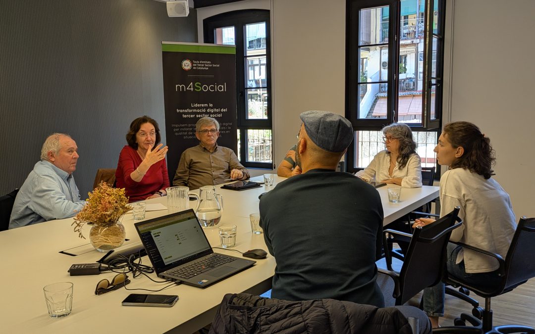 Nova trobada d’entitats participants a SimbiòTIC: ‘Aprenem i descobrim possibilitats diferents de l’eina SinergiaCRM’