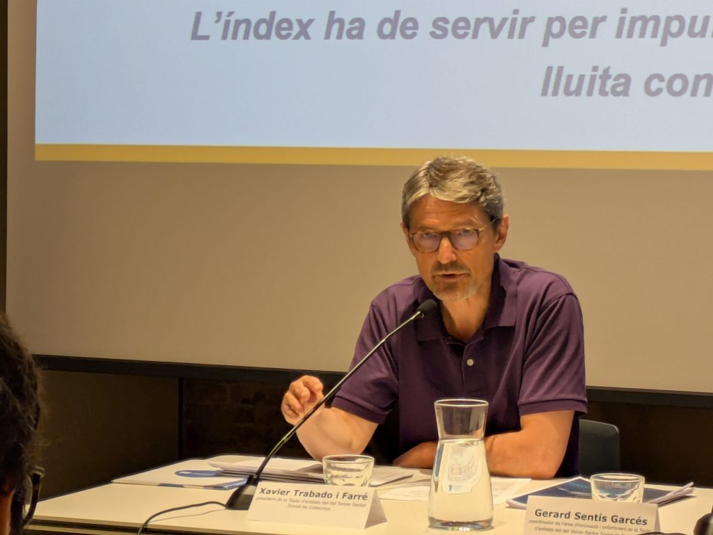 Xavier Trabado, president de la Taula del Tercer Sector Social, a la roda de premsa del primer índex català de bretxa digital